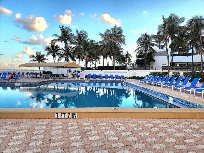 Building Photo - 3505 S Ocean Dr