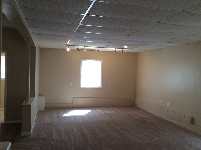 Building Photo - 4944 Tremont Dr NE