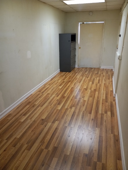 Building Photo - 4790 Dewey Dr