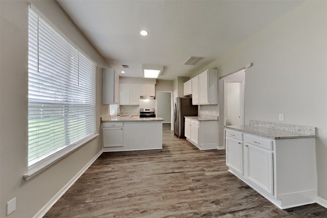 Building Photo - 22923 Rainbow Bend Ln
