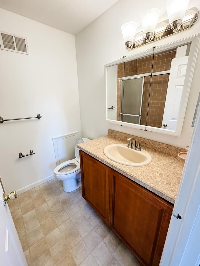 Building Photo - 3004 Shawnee Green