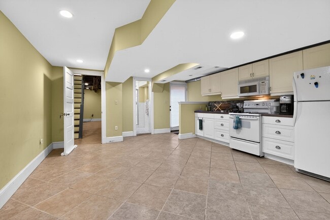 Building Photo - 1319 Massachusetts Ave SE