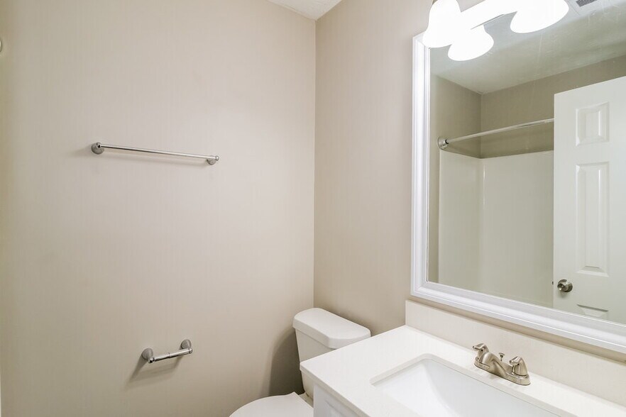 Building Photo - 7943 Taylor Cir