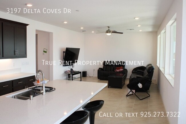 Building Photo - Gorgeous 5 Bed, 3 Bath in Highly Desirable...