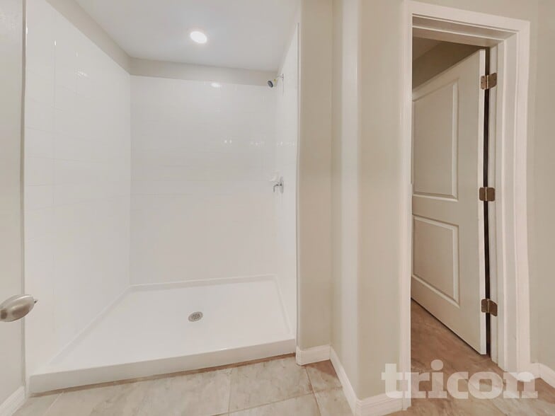 Building Photo - 10401 Carloway Hills Dr