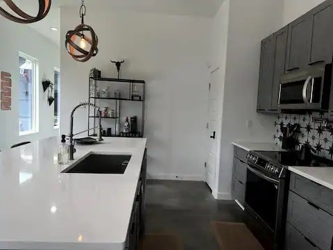 Kitchen - 1827 Gorman