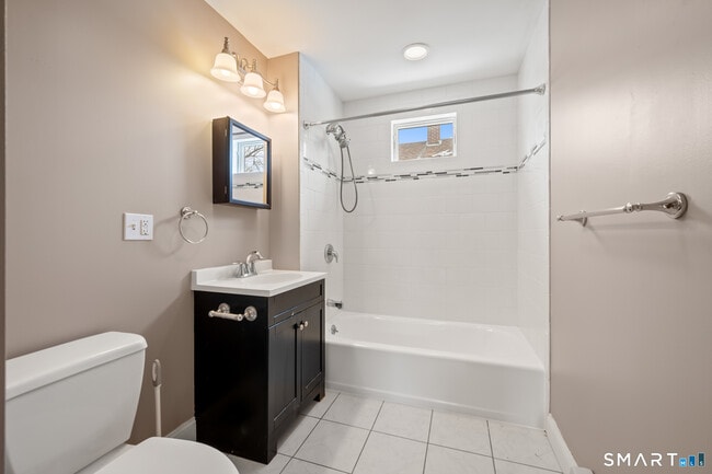 Building Photo - 246 S Orchard St