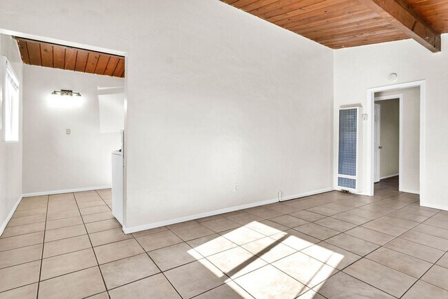 Building Photo - Clairemont Mesa Blvd 4414-4416 Duplex