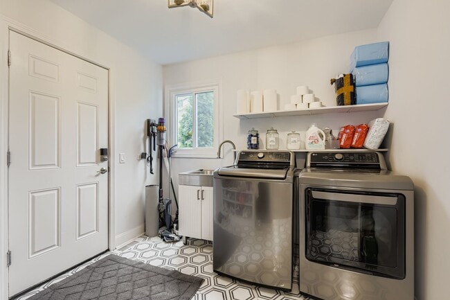 Building Photo - 53 Falcon Pl