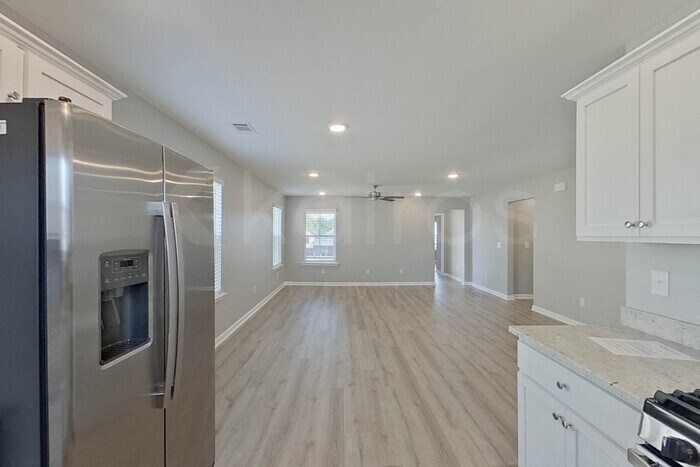 Building Photo - 117 Denise Dr
