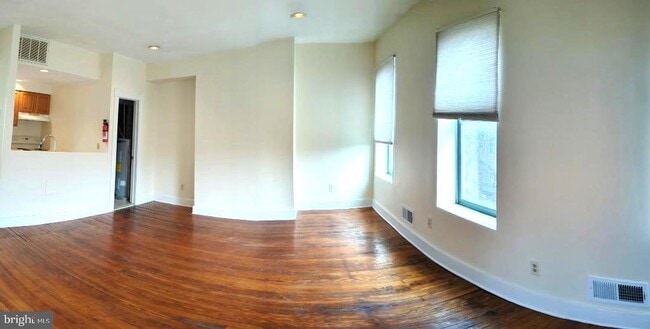 Building Photo - 1906 Fleet St