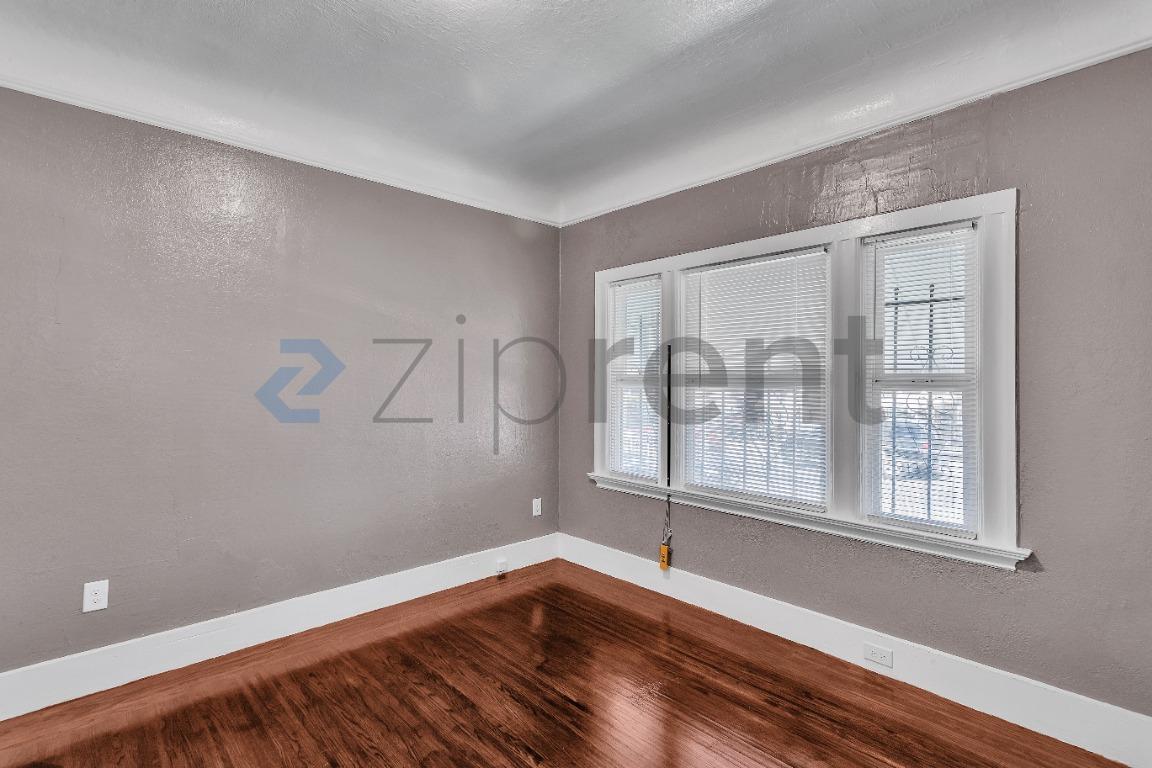 Building Photo - Unit