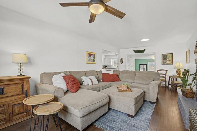 Building Photo - 1001 Ida Dr