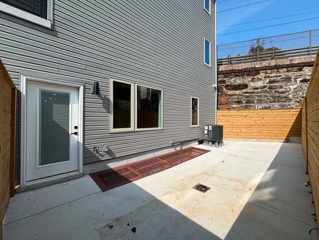 Building Photo - 1108 W Dauphin St