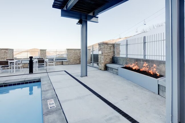 Building Photo - 2752 W High Mountain Rd