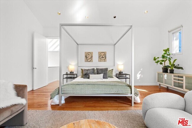 Building Photo - 211 S Valley St