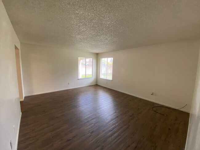 Building Photo - 2530 S Hall St