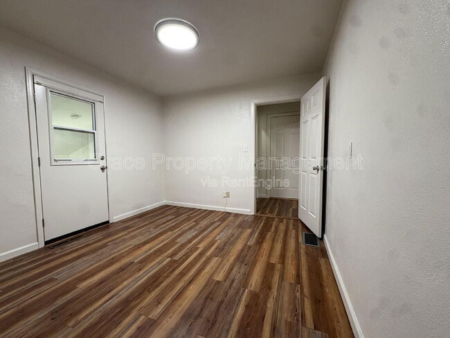 Building Photo - 310 S 2nd Ave