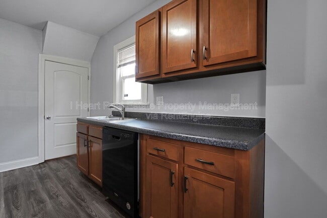 Building Photo - 914 Ellsworth Ave