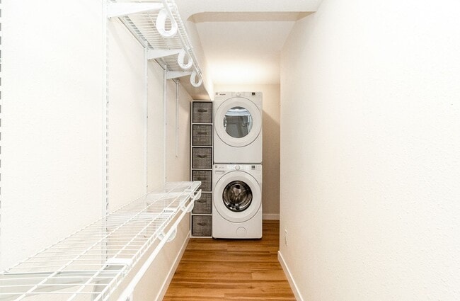 Building Photo - Stylish in Snohomish