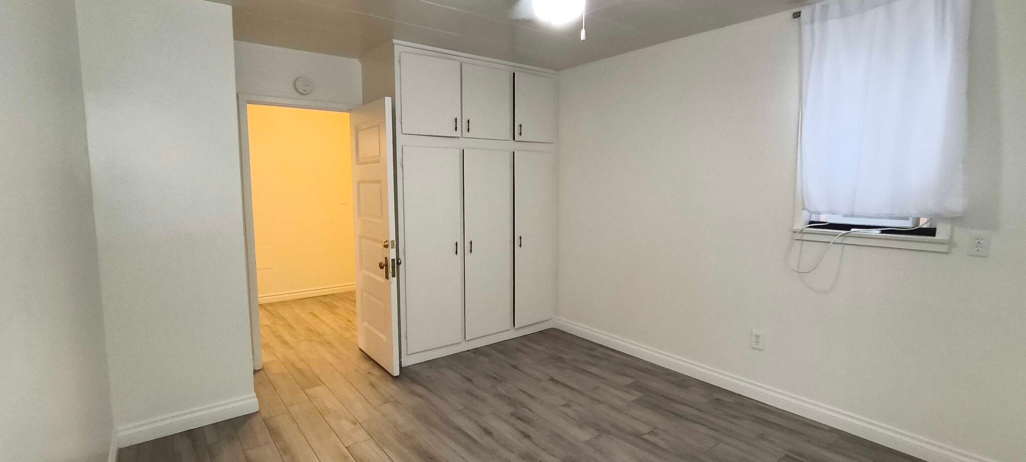 Building Photo - 701 6th Ave