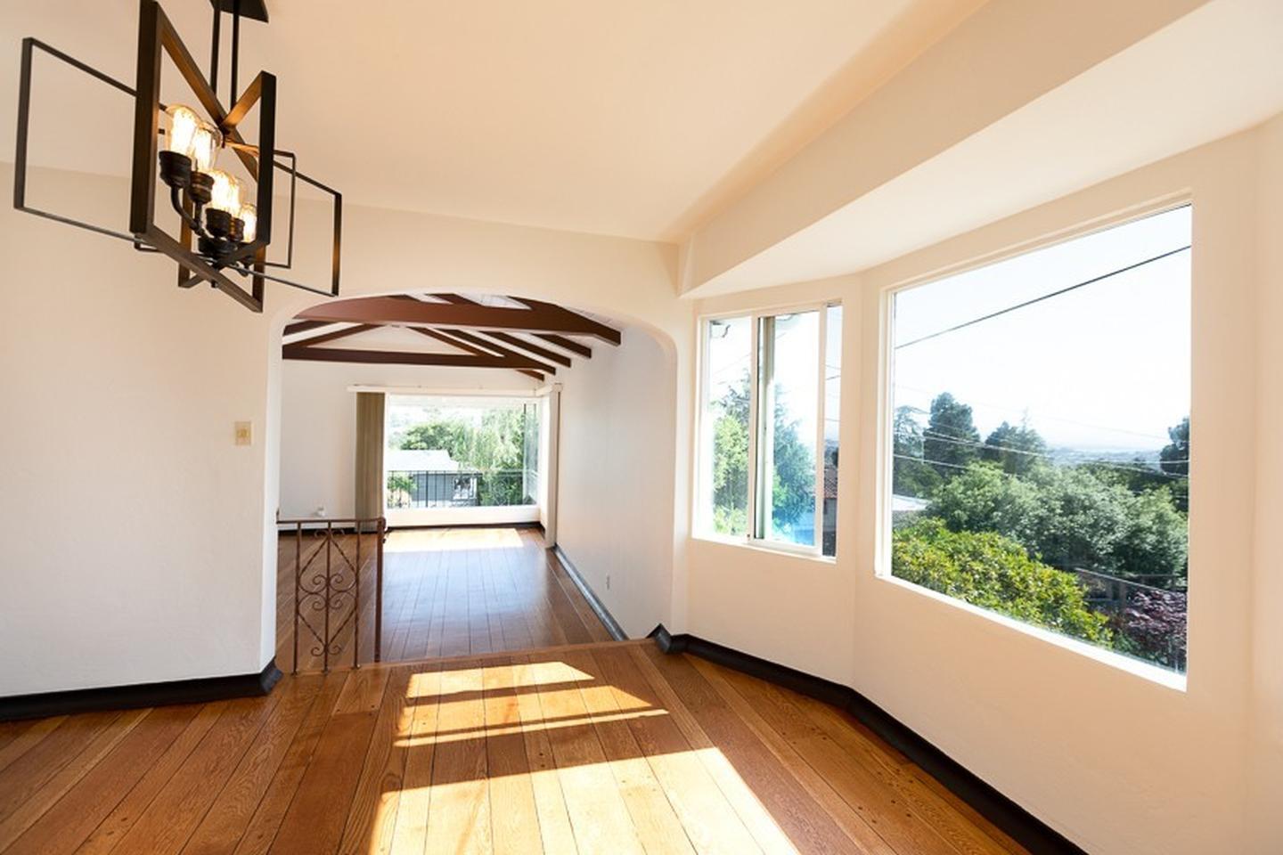 Building Photo - Beautiful 3 bed 2 bath newly renovated Kensington view home