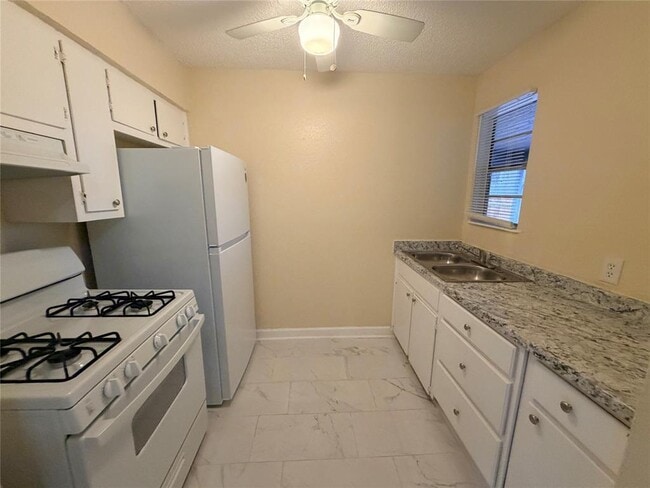 Building Photo - 4302 Scottsdale Rd