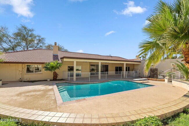 Building Photo - 5310 E Camelback Rd