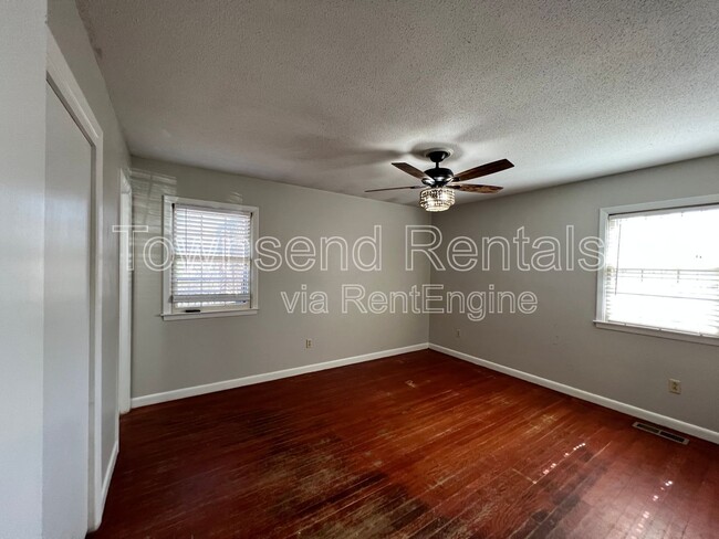 Building Photo - 718 Dandridge Dr