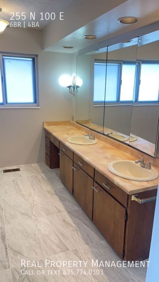 Building Photo - 255 N 100 E