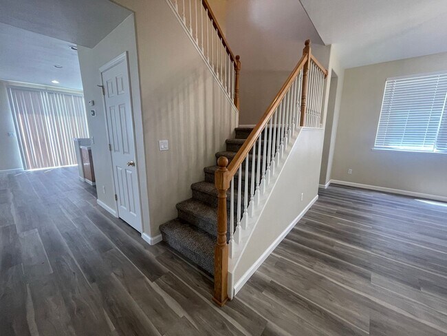 Building Photo - Beautiful 4 Bedroom Close to Downtown Brentwood!