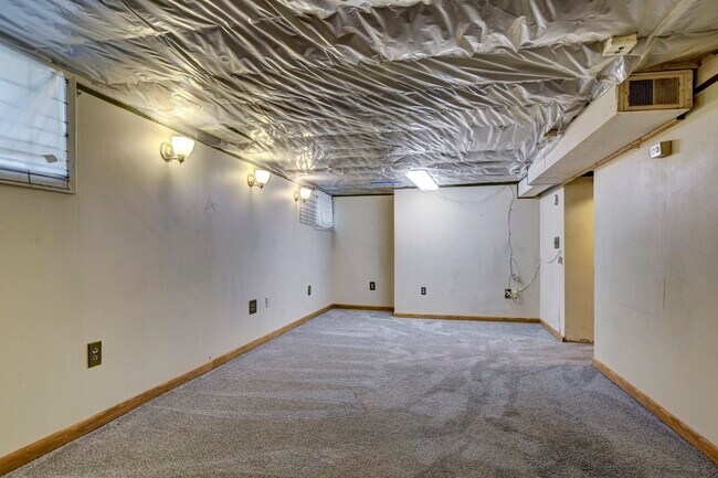 Building Photo - 307 N 31st St