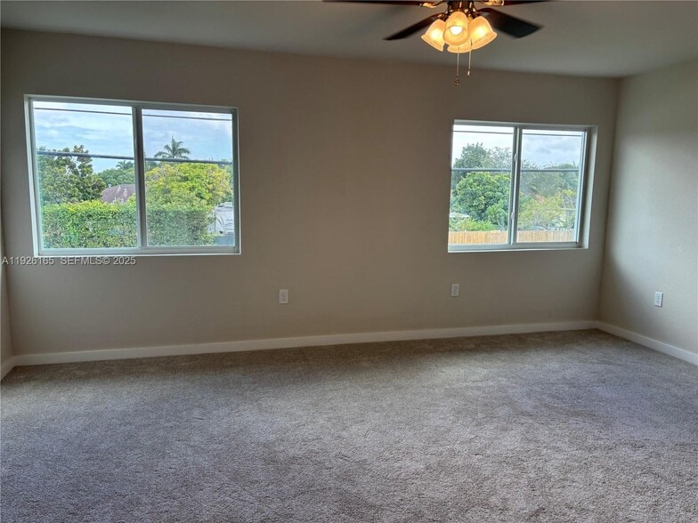 Building Photo - 551 NW 10th Ct