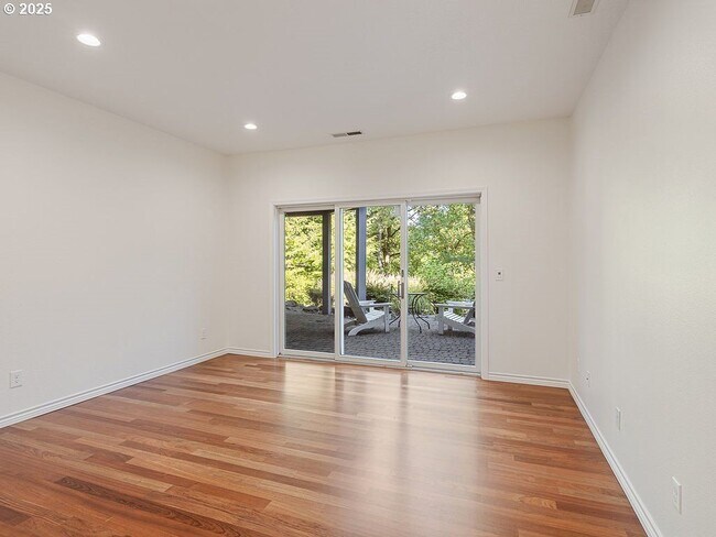 Building Photo - 1140 SW Fairfax Pl
