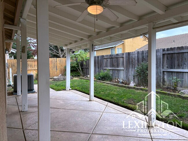 Building Photo - Updated 3 Bedroom, 2 Bathroom, Single-Story Home in Antelope!