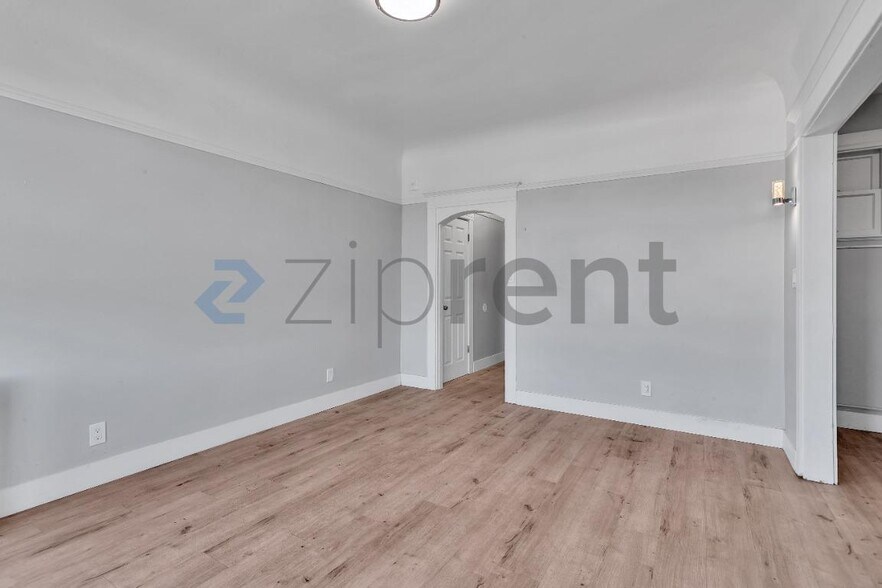 Building Photo - Unit 410