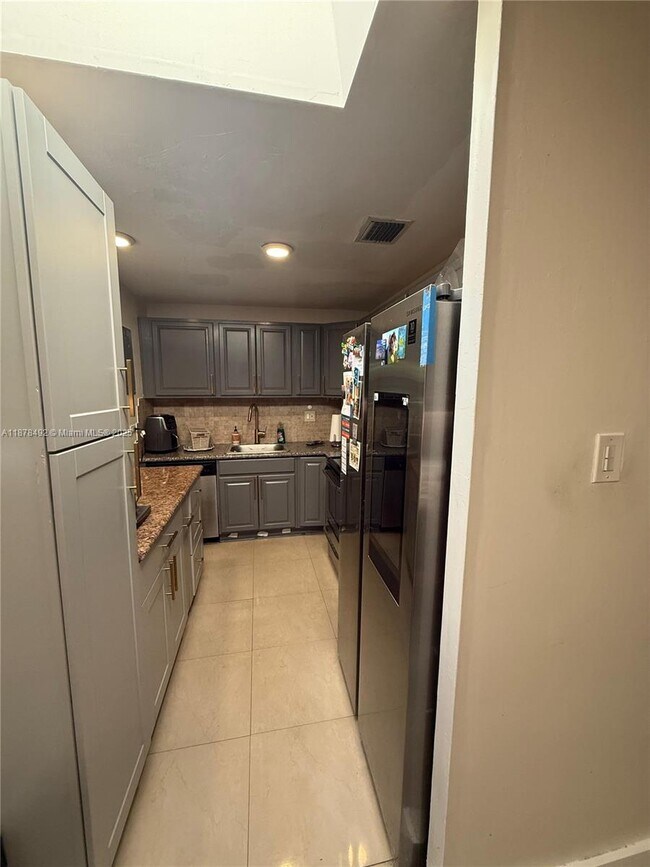 Building Photo - 710 NE 58th Ct
