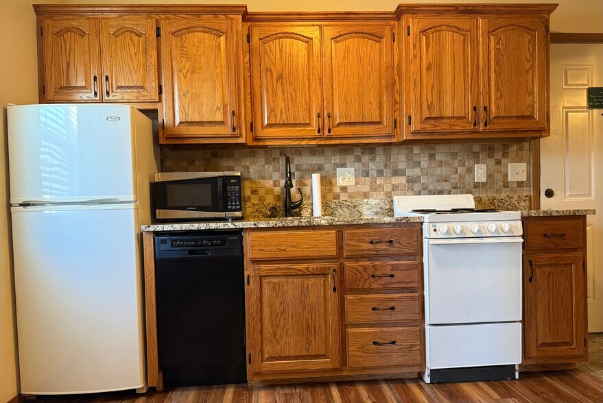 Unfurnished / All Utilities Paid! - Sanibel Executive Suites