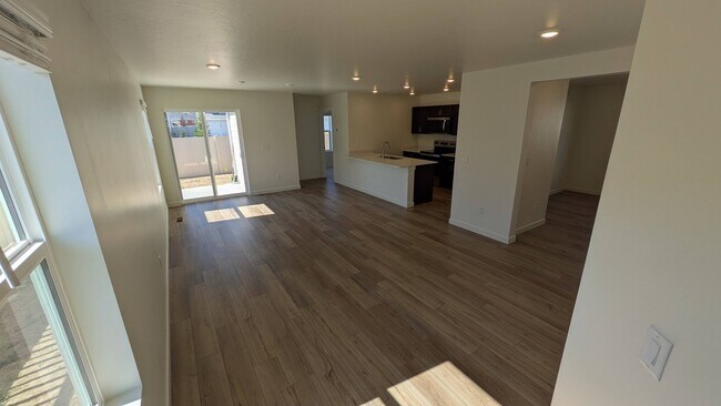 Building Photo - 4693 W Quarterhorse Dr
