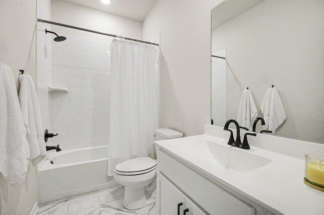 Building Photo - 2214 Lierna Dr