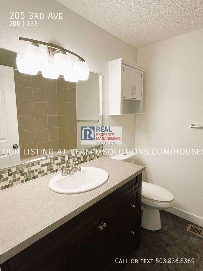 Building Photo - 205 3rd Ave