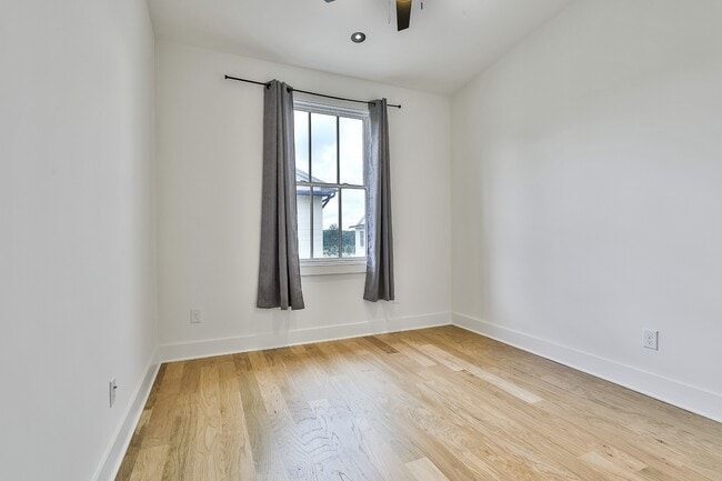 Building Photo - 540 Heatherden Ave