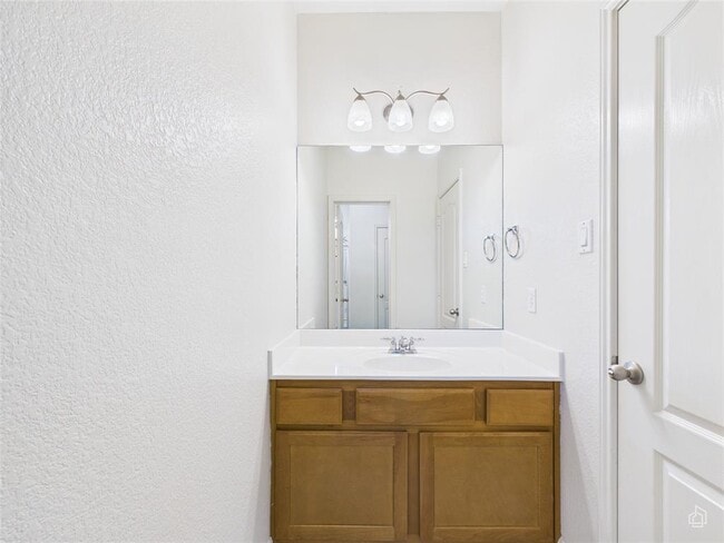 Building Photo - 2504 Alexander Ct