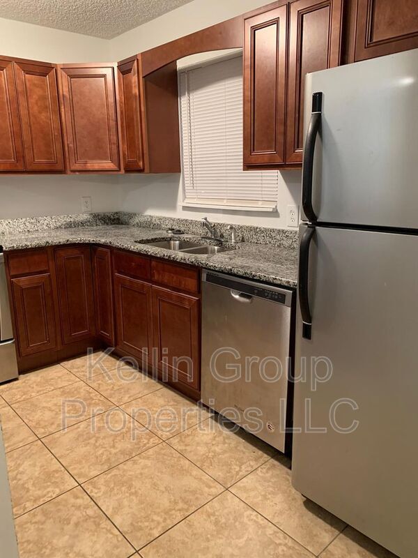 Building Photo - 858 Fox Lake Dr