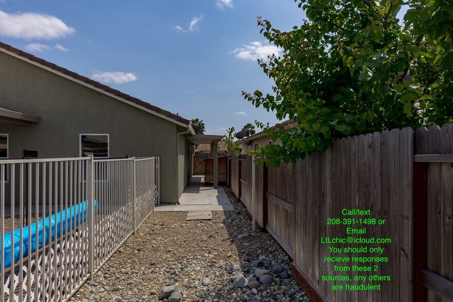 Building Photo - 1385 Deerwood St