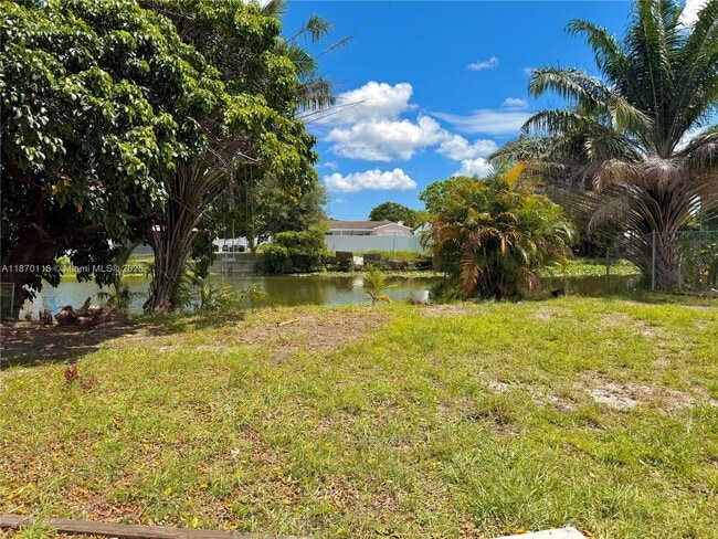 Building Photo - 6725 SW 27th Ct