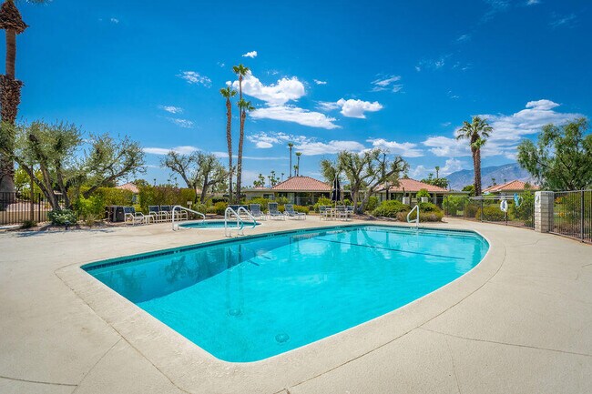 Building Photo - 689 N Majorca Cir