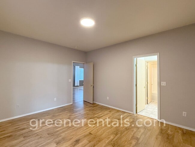 Building Photo - 3BR/2.5BA Townhome in Established Olympia Neighborhood