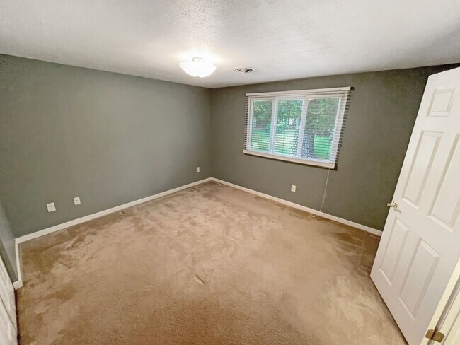 Building Photo - Beautiful 3-Bedroom, 1.5-Bath Rancher on C...