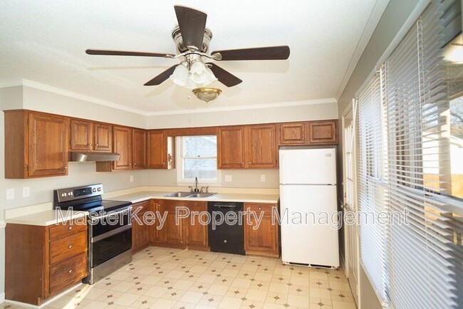 Building Photo - 1109 Balmoral Dr